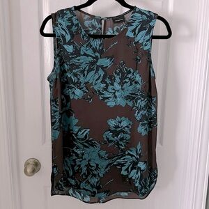 Gorgeous sleeveless blouse